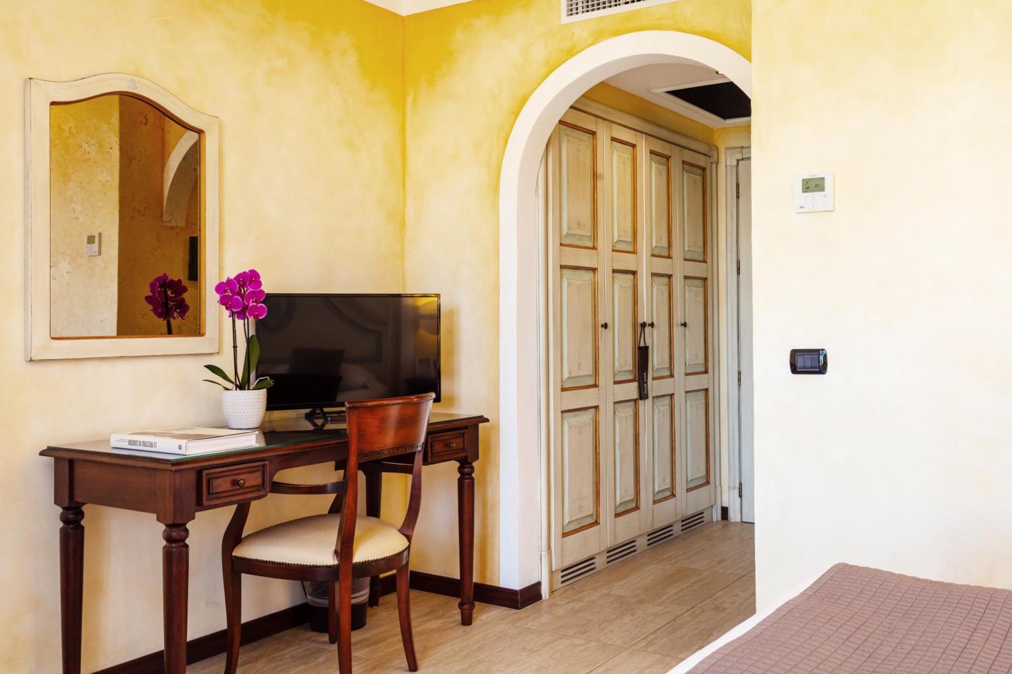 La Vecchia Fonte Boutique Hotel Палау Экстерьер фото