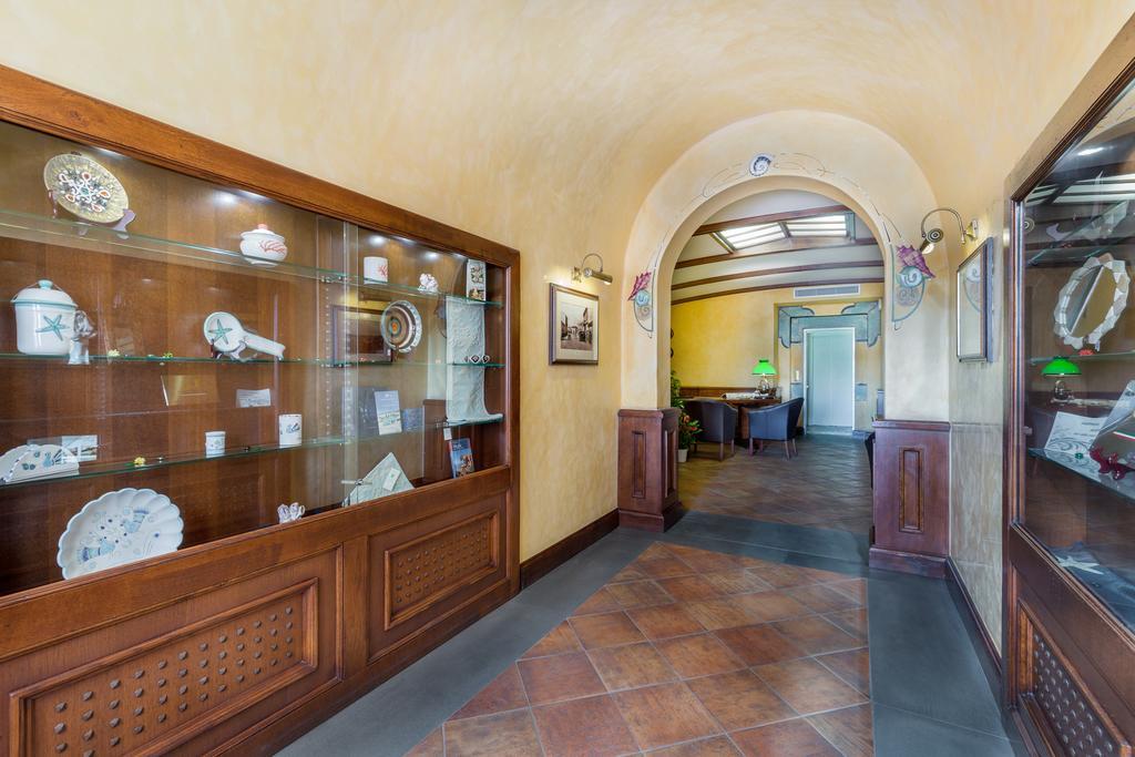 La Vecchia Fonte Boutique Hotel Палау Экстерьер фото